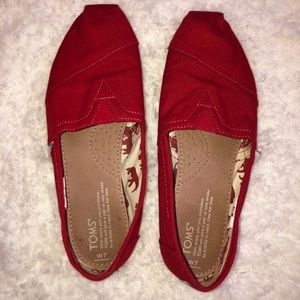 TOMS red women’s size 7